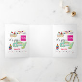 Happy Birthday FUN Cupcake Tri-Fold Kaart (Binnen)