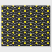 Happy Birthday gele pickleballs op zwart Cadeaupapier (Vlak)