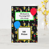 Happy Birthday-gepersonaliseerde CockTails and Bee Kaart (Gele Bloem)