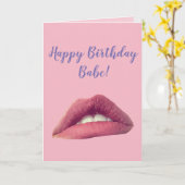 Happy Birthday Gepersonaliseerde roze lippen Kaart (Gele Bloem)