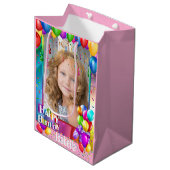 Happy Birthday Gift Bag Voeg de meisjesnaam toe Medium Cadeauzakje (Voorkant Gekanteld)