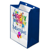 Happy Birthday Gift Bag Voeg de Naam van de Ontvan Medium Cadeauzakje (Voorkant Gekanteld)
