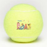 Happy Birthday Gift Tennisballen Baby Beren Party<br><div class="desc">Happy Birthday Tennis Balls Baby Beren Party Celebration Fun Drawing Schattige Beer - Kies / Voeg uw unieke tekst / naam / jaar / kleur - Maak uw speciale tennisbal cadeau - Formaat wijzigen en verplaatsen of verwijderen en toevoegen van onderdelen / afbeelding met aanpassingstool! - Tekenen en ontwerpen door...</div>