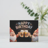 "Happy Birthday" Gnomes Toasting Beer Mugs Briefkaart (Staand voorkant)