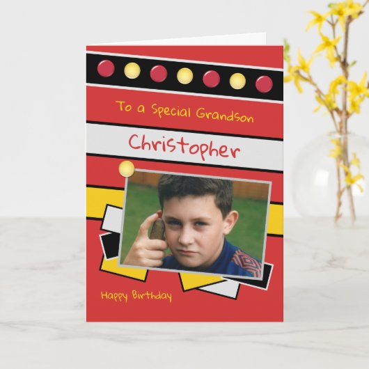 Happy Birthday Grandson red en zwarte foto Kaart (Gele Bloem)