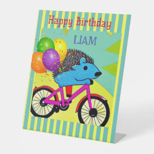 Happy Birthday Hedgel Riding Bicycle Balloons Reclamebord Met Voetstuk