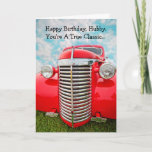 Happy Birthday Husband True Classic kaart<br><div class="desc">Laat je man weten dat je graag met hem op een geweer rijdt... of misschien hou je van die klassieker! Een geweldige kaart voor de klassieke auto aficionado waar je getrouwd bent,  en liefde... .bijna net zoveel als hij van auto's houdt. LOL</div>