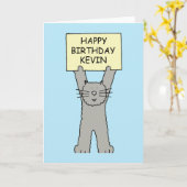 Happy Birthday Kevin Cartoon Cat Kaart (Gele Bloem)