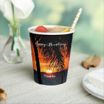 Happy Birthday Mannen Sunset Ocean Tropical Trees Papieren Bekers<br><div class="desc">Happy Birthday Mannen Sunset Tropical Trees Paper Cups heeft een schitterende oranje gloed zonsondergang op de serene oceaan. Vervang informatie door die van jou en geef die speciale persoon in je leven. Foto door Denise Bennerson,  fotografe</div>