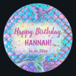 Happy Birthday mermaid Ronde Sticker<br><div class="desc">Kleine zeemeermin's Verjaardagsfeestkoekjes - let op de irisentie wordt alleen gesimuleerd</div>