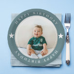 Happy Birthday met foto Papieren Bordje<br><div class="desc">Vier uw speciale dag in stijl met onze aanpasbare papieren borden van "Happy Birthday With Photo"! Deze borden zijn perfect om een persoonlijke touch toe te voegen aan je verjaardagsfeestje. Upload gewoon je favoriete foto en we creëer een uniek en memorabel ontwerp speciaal voor jou. Gemaakt van hoogwaardig, stevig papier,...</div>