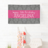 Happy Birthday met Trendy Grey en Pink Damask Spandoek (Insitu)