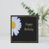 Happy Birthday met White Flower en Black Bkgrd Kaart (Staand voorkant)