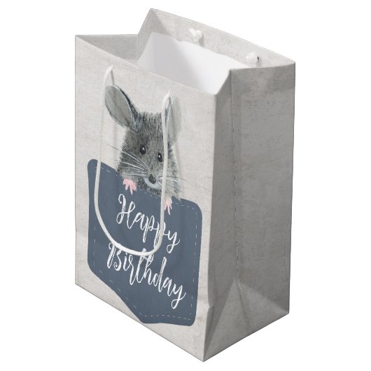 Happy Birthday Mouse in Pocket Medium Cadeauzakje (Voorkant Gekanteld)