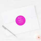 Happy Birthday Naam Typografie Modern Hot Pink Ronde Sticker (Envelop)