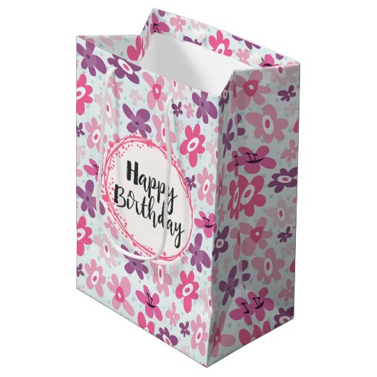 Happy Birthday Pink Flowers and Blue Hearts Medium Cadeauzakje (Voorkant Gekanteld)