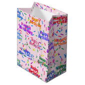Happy Birthday prinkles op roze, middelgrote tas Medium Cadeauzakje (Voorkant Gekanteld)