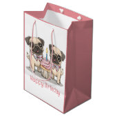 Happy Birthday Pug Dogs Cupcake Medium Cadeauzakje (Voorkant Gekanteld)