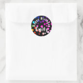 Happy Birthday Rainbow-Stippen met naam Ronde Sticker (Tas)
