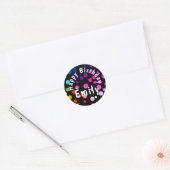 Happy Birthday Rainbow-Stippen met naam Ronde Sticker (Envelop)