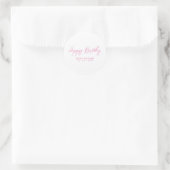 Happy Birthday roze en White Modern Script Ronde Sticker (Tas)