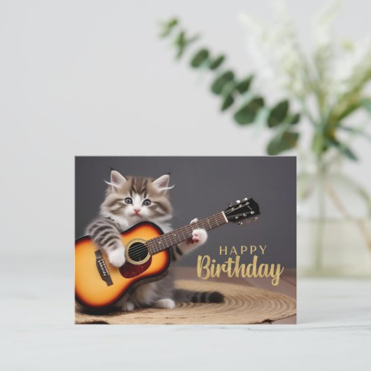 Happy Birthday Schattigee kitten speelt gitaar Briefkaart (Staand voorkant)