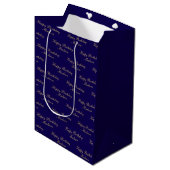 Happy Birthday Script Name Navy Blue Gold Medium Cadeauzakje (Voorkant Gekanteld)