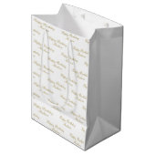 Happy Birthday Script Name White Gold Medium Cadeauzakje (Voorkant Gekanteld)
