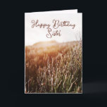 Happy Birthday Sister - Rustieke Kaart<br><div class="desc">Aangepaste verjaardagskaart met rustieke zonsondergang foto met "Happy Birthday Sister" in script typografie. Gekleurd interieur en achterkant. Ook beschikbaar voor Instant Download om gemakkelijk te delen met vrienden en familie.</div>