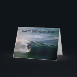 "HAPPY BIRTHDAY, SON" (OPPERVLAKTE OP DE BAND) KAART<br><div class="desc">Als je zon aan het surfen is of gewoon geniet van foto's van surfen,  dan is dit de Perfect Card!</div>