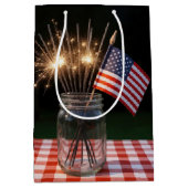 Happy Birthday Sparklers With American Flag Medium Cadeauzakje (Voorkant)
