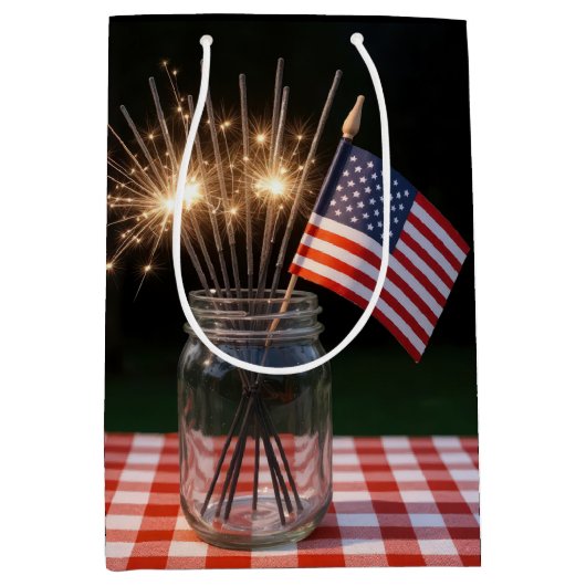 Happy Birthday Sparklers With American Flag Medium Cadeauzakje (Voorkant)