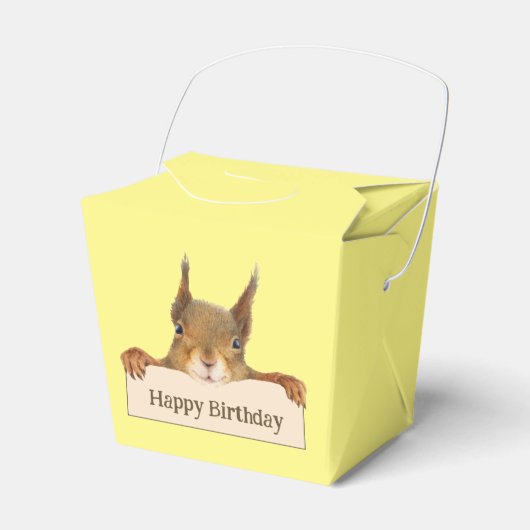 Happy Birthday Squirrel Holding Aangepast teken Bedankdoosjes (Voorkant Zijde)