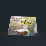 Happy Birthday Sweet Sister Sunflower Card Kaart<br><div class="desc">De voorkant van de kaart heeft een mooie mand van zonnebloemen en zegt: "Happy Birthday Sweet Sister." Je kunt die tekst bewerken om te zeggen wat je maar wilt. De binnenkant heeft nog twee afbeeldingen zonnebloemen en de woorden: "Ik wens je een prachtige dag." De achterkant heeft nog een afbeelding...</div>