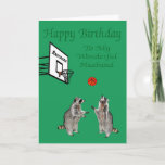 Happy Birthday to Husband Wenskaart Kaart<br><div class="desc">Ik wens uw geweldige man een Happy Birthday met twee schattige raccoons die basketbal spelen met een hoepel gemarkeerde wasberen op een  groene achtergrond.</div>