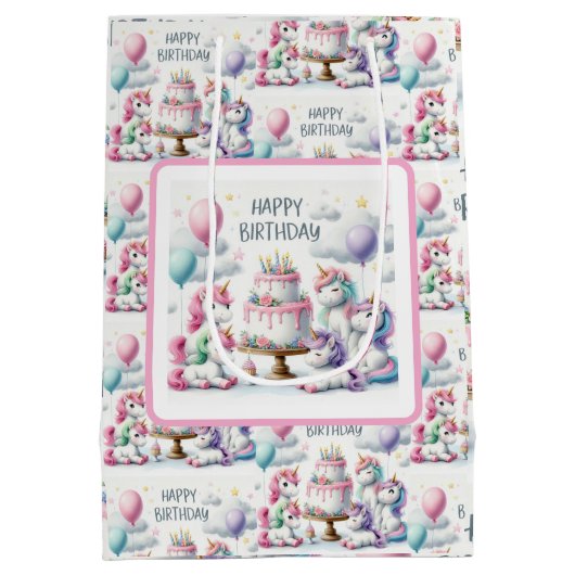 Happy Birthday Unicorn Themed Medium Cadeauzakje (Achterkant)