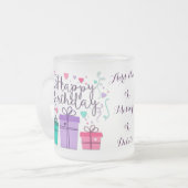 "Happy Birthday with Gift Boxes" - Aanpassen Matglas Koffiemok (Voorkant links)