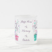 "Happy Birthday with Gift Boxes" - Aanpassen Matglas Koffiemok (Center)