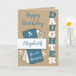 Happy Birthday wonderbaarlijk Daughter blue rustic Kaart<br><div class="desc">Fijne verjaardag geweldige dochter.
Voeg haar naam en een bericht toe.
Ontworpen in blauw en wit,  met een *Kraft grafische effect achtergrond.

*Real Kraft-kaart wordt niet gebruikt</div>