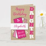 Happy Birthday wonderbaarlijk Daughter roze rustig Kaart<br><div class="desc">Fijne verjaardag geweldige dochter.
Voeg haar naam en een bericht toe.
Ontworpen in roze en wit,  met een *Kraft grafische effect achtergrond.

*Real Kraft-kaart wordt niet gebruikt</div>