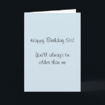 Happy Birthday Zuster Ouder dan ik Humor Funny Kaart<br><div class="desc">Dit ontwerp is gemaakt met behulp van digitale kunst. Het kan in het gebied worden aangepast door de klik aan te passen en de naam, initialen of woorden aan te passen. U kunt de tekstkleur en de stijl ook veranderen of de tekst voor een slechts ontwerp van het afbeelding schrappen....</div>
