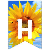 Happy Bitrhday - Zonnebloem en bijen op Blue Sky Vlaggetjes (Tweede vlag)