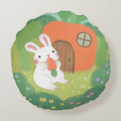 Happy Bunny met wortel in het bos Rond Kussen (Achterkant)