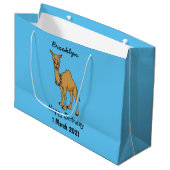 Happy camel cartoon illustratie groot cadeauzakje (Voorkant Gekanteld)