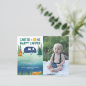 Happy Camper Boys First Birthday Photo Invitation  Briefkaart (Staand voorkant)