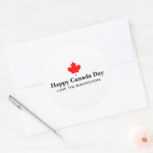 Happy Canada Day aangepaste tekst met rood esdoorn Ronde Sticker (Envelop)