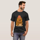 Happy Capybara Eating Takoyaki with Octopus Kawaii T-shirt (Voorkant volledig)