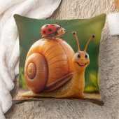 Happy Cartoon Snail Hosting Ladybug Kussen (Deken)