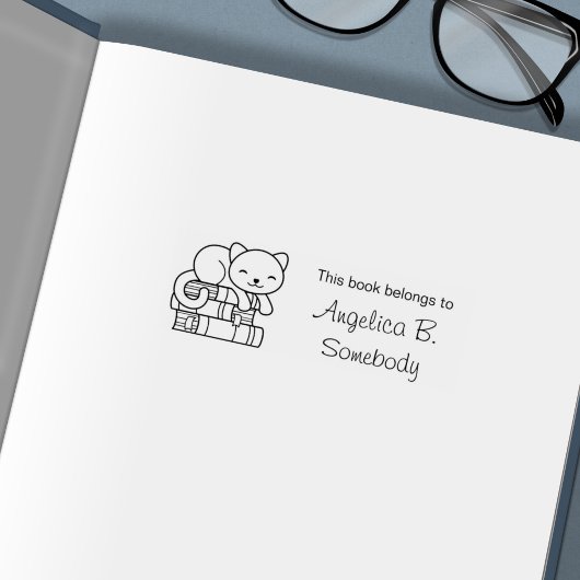 Happy Cat bovenop Stack of Books - Bladplaat Zelfinktende Stempel