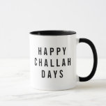 Happy Challah Days Cute Holiday Pun Mok<br><div class="desc">Voeg een kleine humor toe aan je Hanukkah met deze superschattige mok. Het ontwerp kenmerkt "Happy Challah Days" in modern zwart bloklettertype.</div>